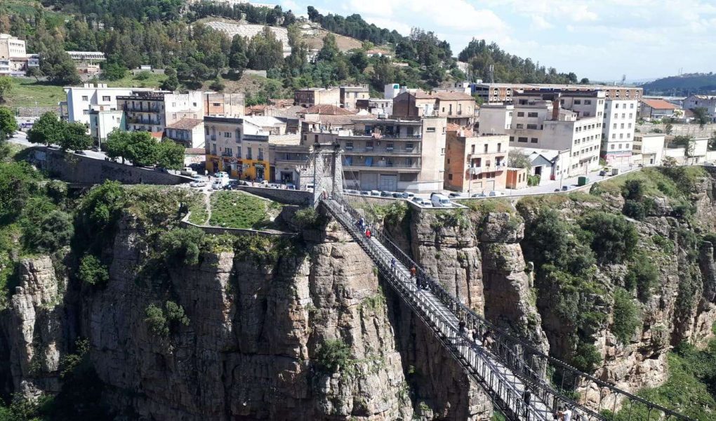 Le pont Sidi Mcid vue du côté de la ville